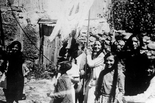 mas-procesion-707x41044B02F0C-B90B-D99C-E592-EA28B72B7156.jpg